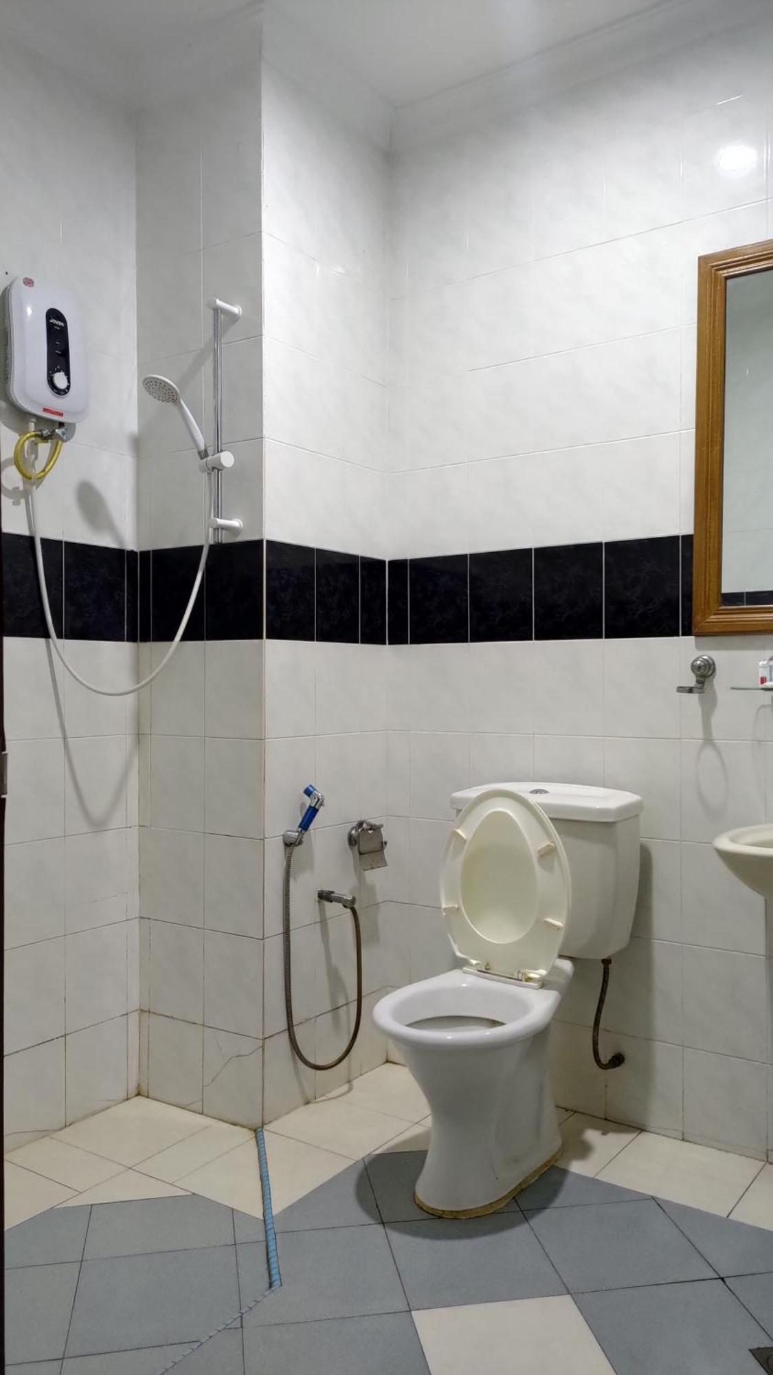 The Upper Deck Hotel كودات المظهر الخارجي الصورة